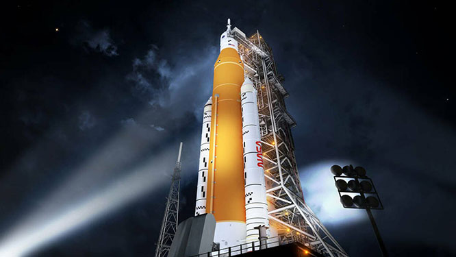 NASA, büyük Ay roketini çalıştırmaya hazırlanıyor