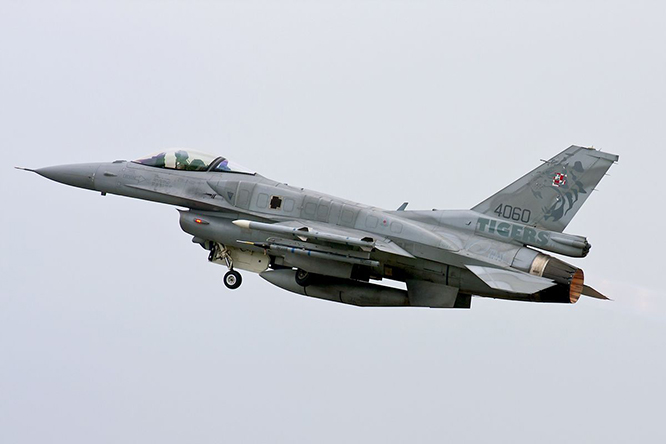 Polonya, ABD ile Ukrayna için F-16 görüşmesi yapıyor
