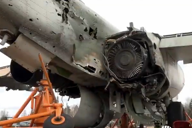 Su-25 uçağı ağır hasarla üsse döndü