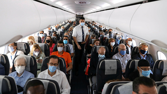 ABD’de vatandaşları uçak ve toplu yerlerde maskeye destek veriyor