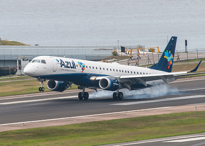 Azul Havayolları uçağı yardımcı piste iniş yaptı