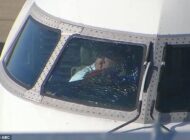 Delta uçağının kokpit camı çatladı acil indi
