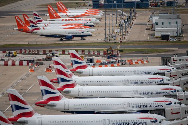 Easyjet ve British Airways’te 100’den fazla uçuş iptal