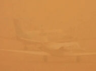 Bağdat Havalimanı kum fırtınasına teslim oldu