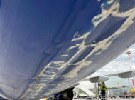 Romanyalı Blue Air uçağı sert indi hasar gördü