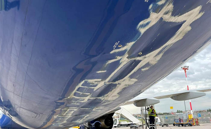 Romanyalı Blue Air uçağı sert indi hasar gördü