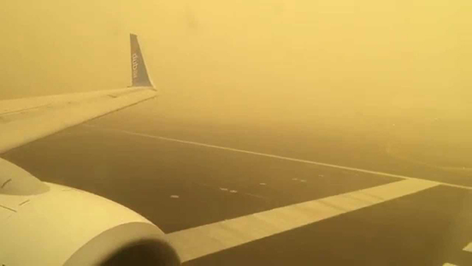 Irak ve Kuveyt uçuşları kum fırtınasına teslim oldu