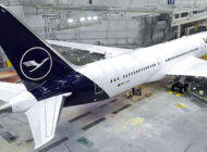 Lufthansa ilk B787 Dreamliner uçağını boyadı
