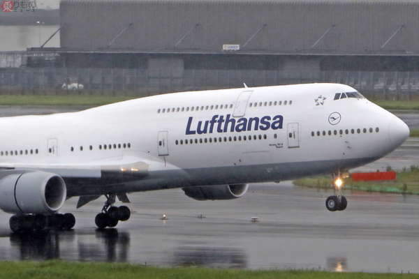 Lufthansa’nın B747-8’i kabindeki koku nedeniyle geri döndü