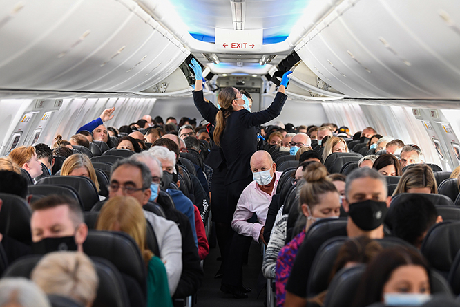 EASA, havalimanı ve uçaklarda maske zorunluluğunu kaldırıyor