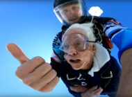 İkinci dünya şavası hemşiresi 100’ncü yaşını paraşütle kutladı