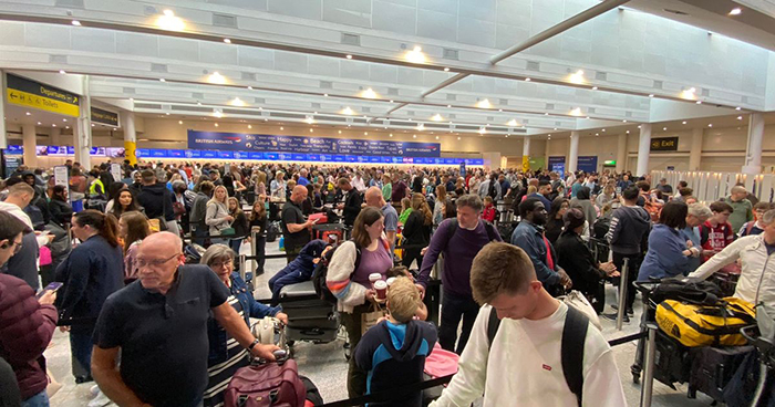 Gatwick Havalimanı’nda kaos hala sürüyor