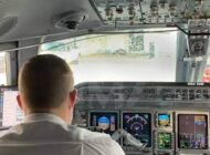 AA uçağının kokpit camı kırıldı acil indi