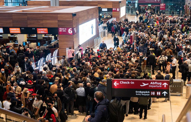 Berlin Havalimanı’nda da yoğunluk uyarısı