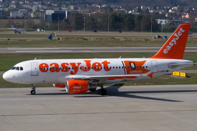 Easyjet uçağının pilotu rahatsızlandı uçak acil indi