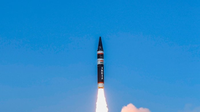 Hindistan Agni-4 balistik füzesini başarıyla test etti