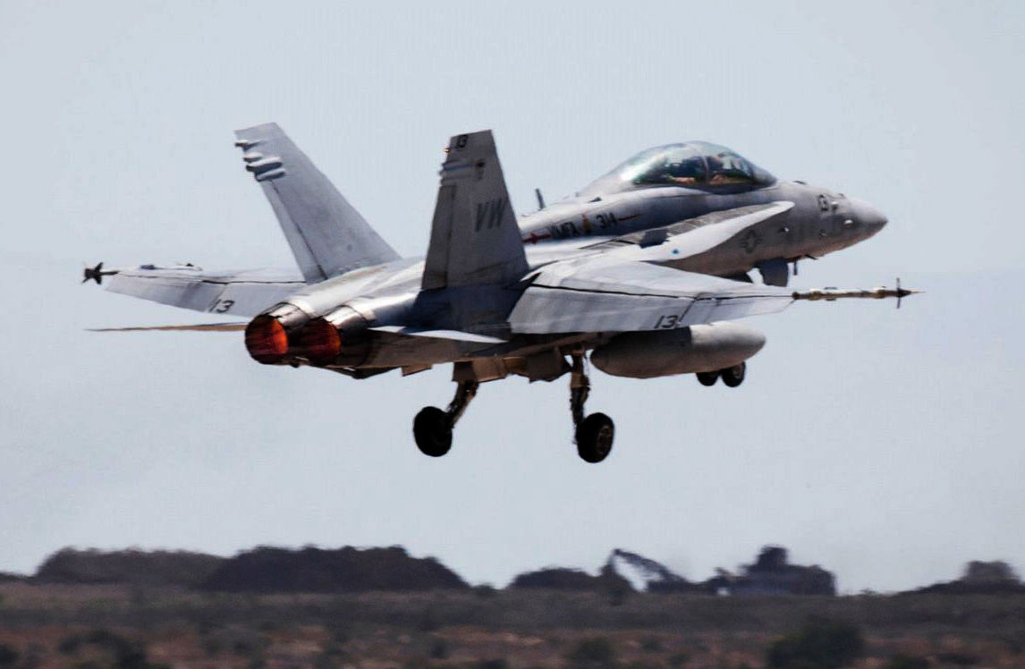 ABD Deniz Kuvvetleri’nin F/A-18E uçağı düştü