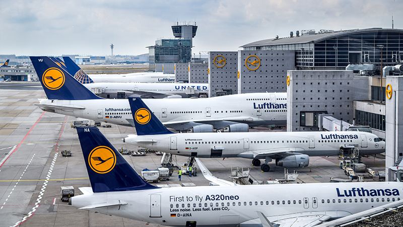Lufthansa iptallerden dolayı yolcularından özür diledi