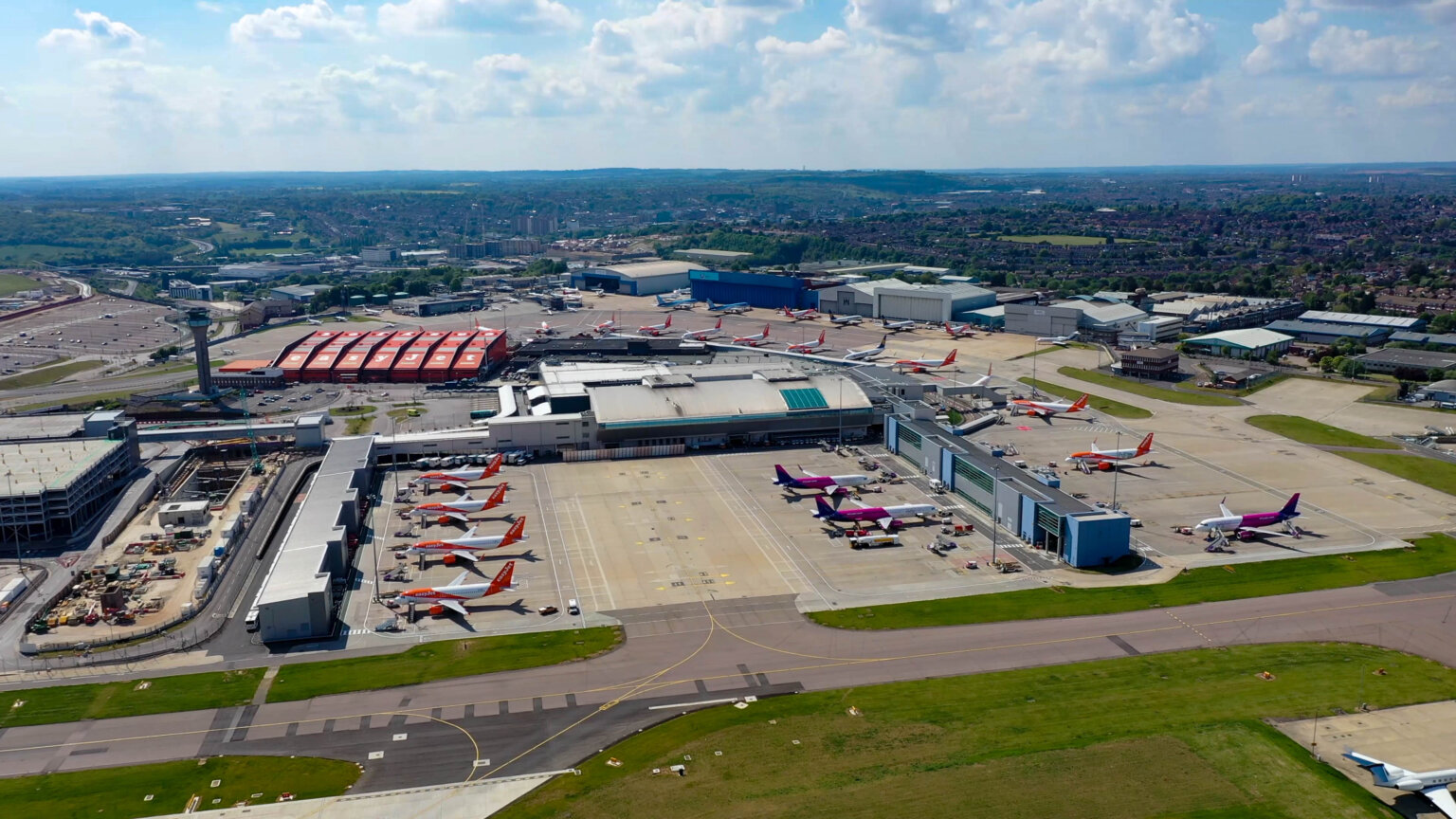 Londra Luton Havalimanı’nda uçuş iptal