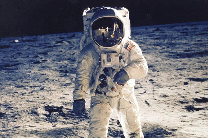 Astronot Buzz Aldrin Apollo 11’de giydiği eşyalarını satışa çıkardı