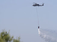 Deniz Kuvvetleri helikopterleri orman yangınlarına müdahele ediyor