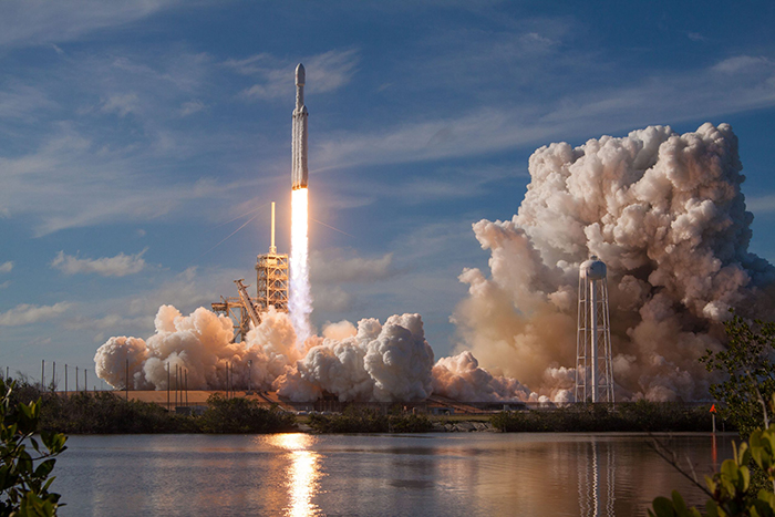 SpaceX, uzaydan internet projesinde gaz kesmiyor