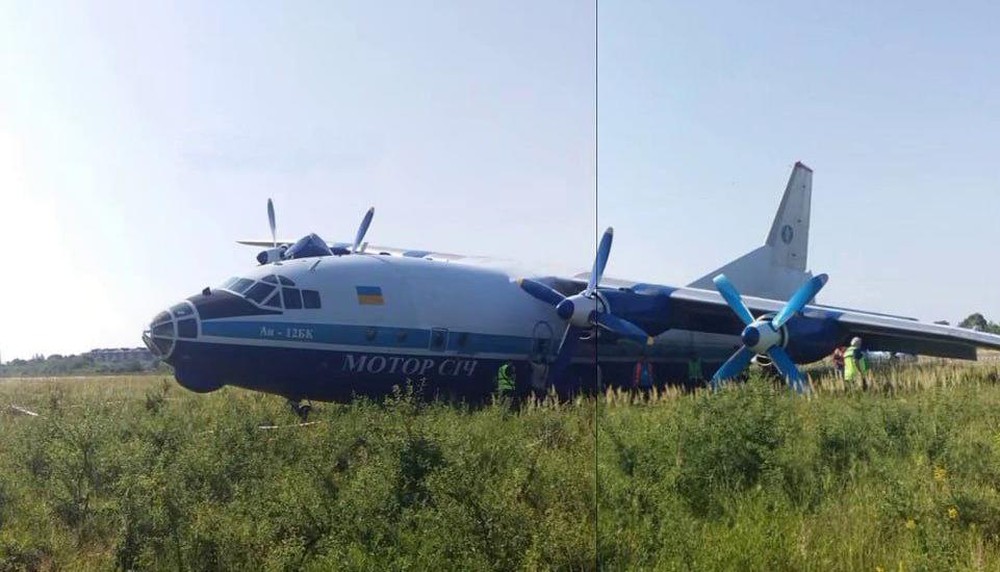Ukrayna Ordusu’nun AN-12 uçağı inişte pistten çıktı