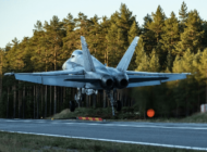 Finlandiya’da savaş uçaklarından otobanda tatbikat