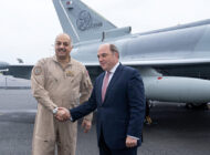 Katar ilk  Typhoon savaş uçağını teslim aldı