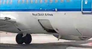 KLM uçağı kargo kapısı açık uçtu