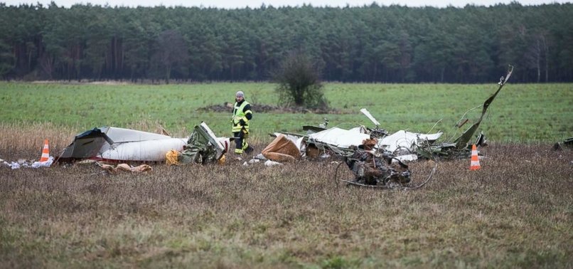 Almanya’da iki küçük uçak havada çarpıştı