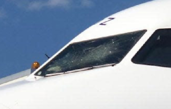 BA uçağının kokpit camı çatladı Atina’ya indi