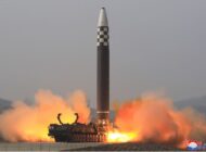Kuzey Kore ilk kez katı yakıtlı balistik füze denedi