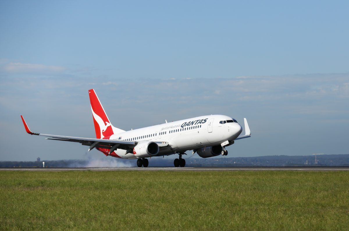 Qantas’ın B737-800 uçağını duman geri döndürdü