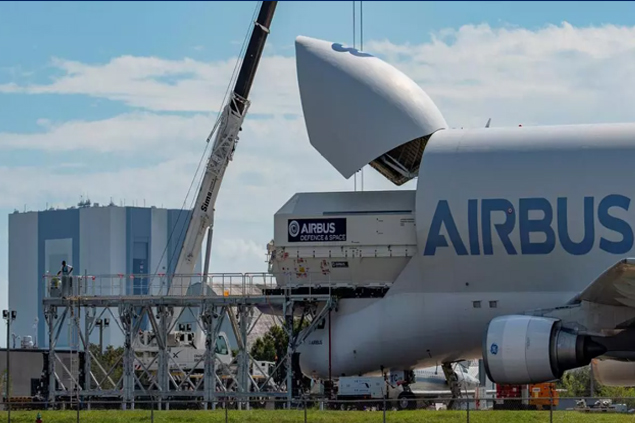 Airbus Beluga, Airbus uydusunu Kennedy Uzay Merkezi’ne teslim etti