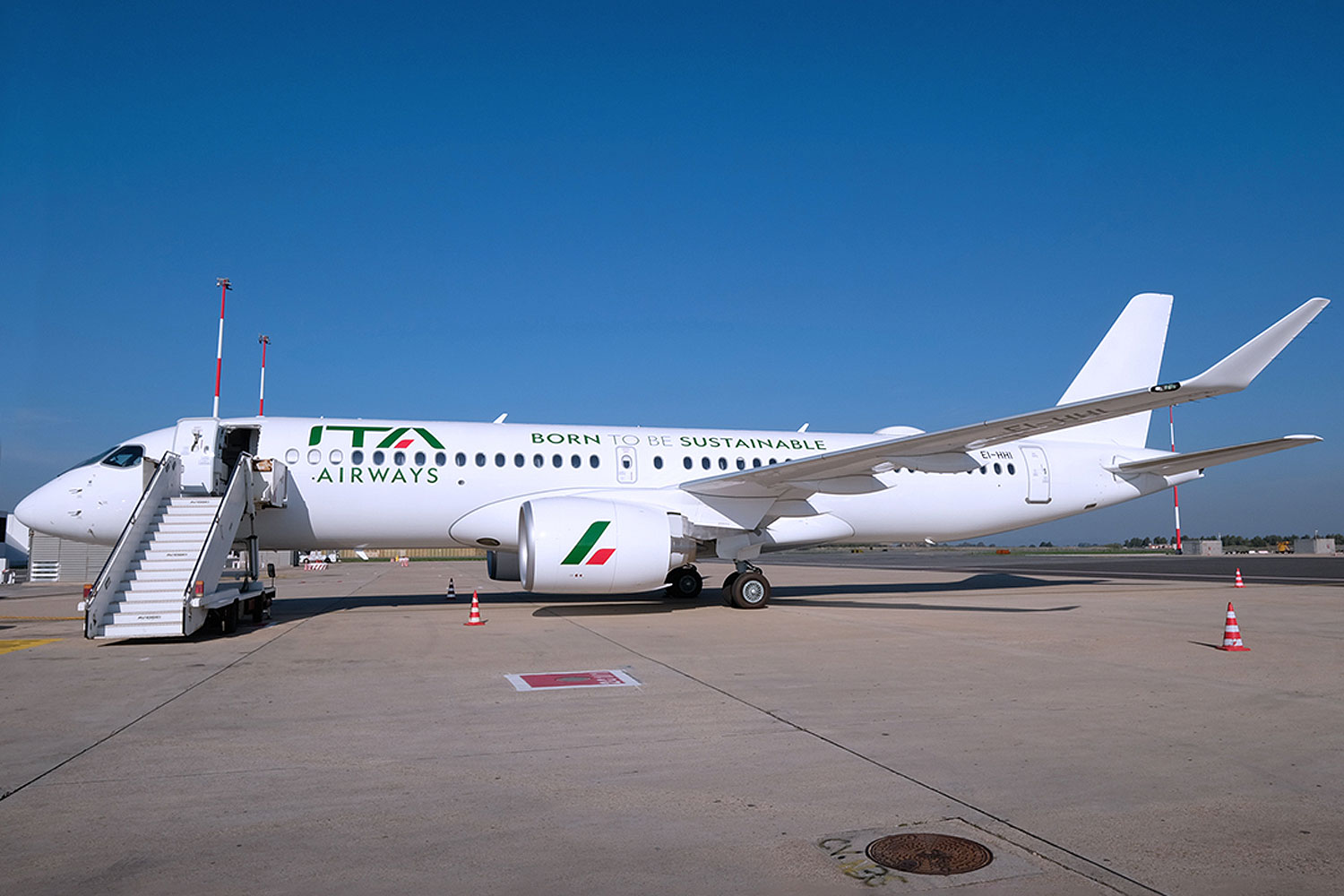 ITA Airways filosunun ilk A220 uçağını teslim aldı