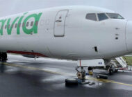 Transavia uçağının lastiği patladı pist kapandı