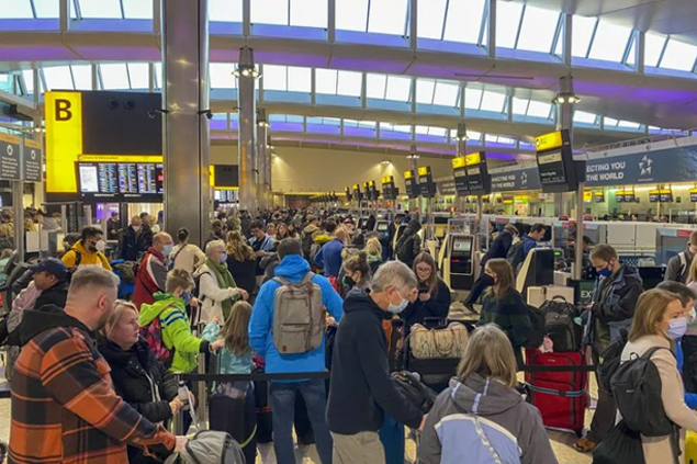 Heathrow Havalimanı’nda 72 saatlik grev aksamalara neden oluyor