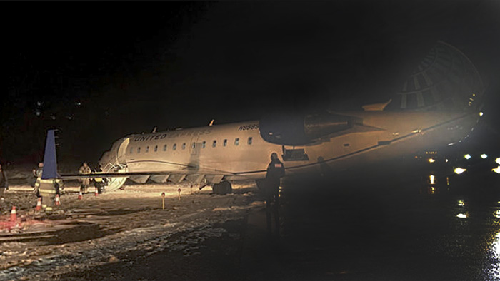 Southwest’in CRJ-200’ü inişte pistten çıktı