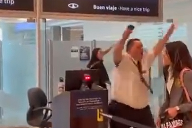 Havalimanı çalışanlarının gol sevinci