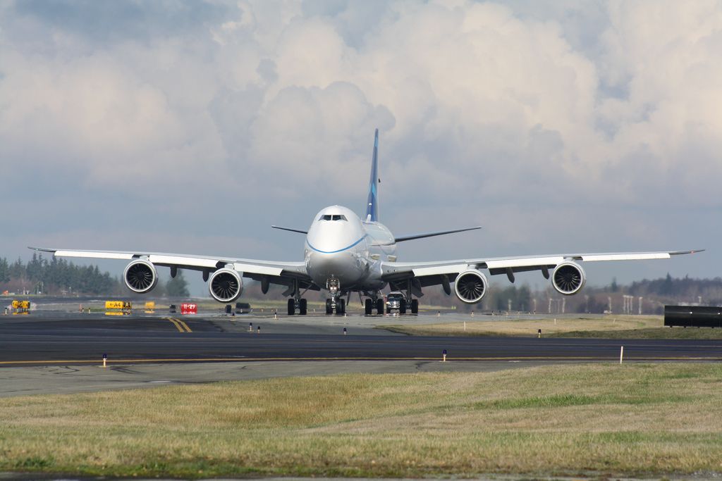 Üretim bandından çıkan son B747-8F ilk test uçunu yaptı