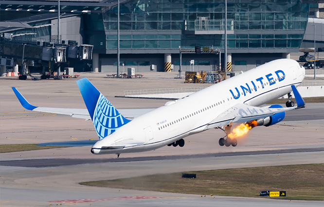 UA uçağı Hong Kong Havalimanı’nı alarma geçirdi