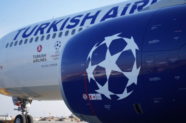THY’nin UEFA Şampiyonlar Ligi uçağı gökyüzünde