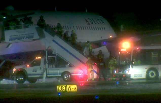 Delta’nın A320’si taksi yaparken buzda kayıp toprağa saplandı