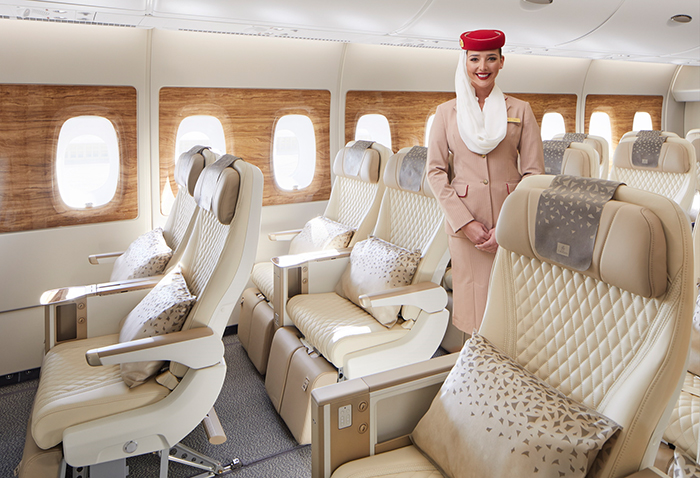 Emirates, yenilenen ilk A380 ile uçmaya başladı