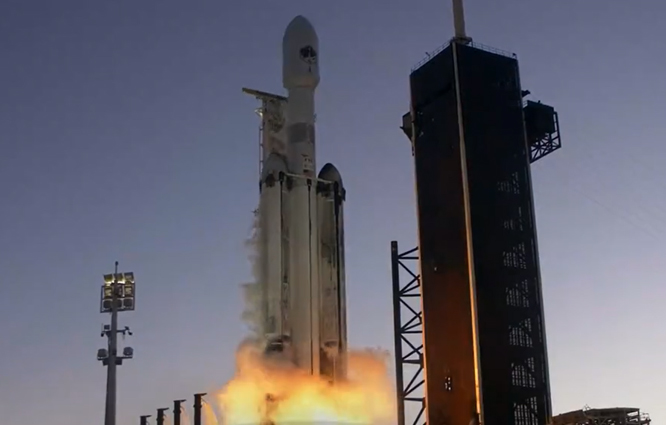 SpaceX, ABD uzay kuvvetleri için uzaya yük taşıdı