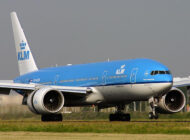 KLM uçağında yolcu hayatını kaybetti