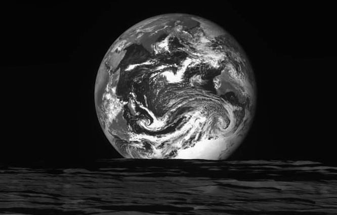 Güney Kore’nin uzay aracı Ay’ın fotoğraflarını çekti