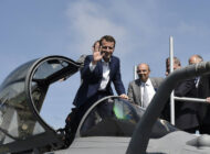Emmanuel Macron, “Ukrayna’ya savaş uçağı sevkiyatı mümkün”