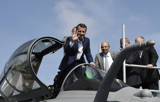 Emmanuel Macron, “Ukrayna’ya savaş uçağı sevkiyatı mümkün”